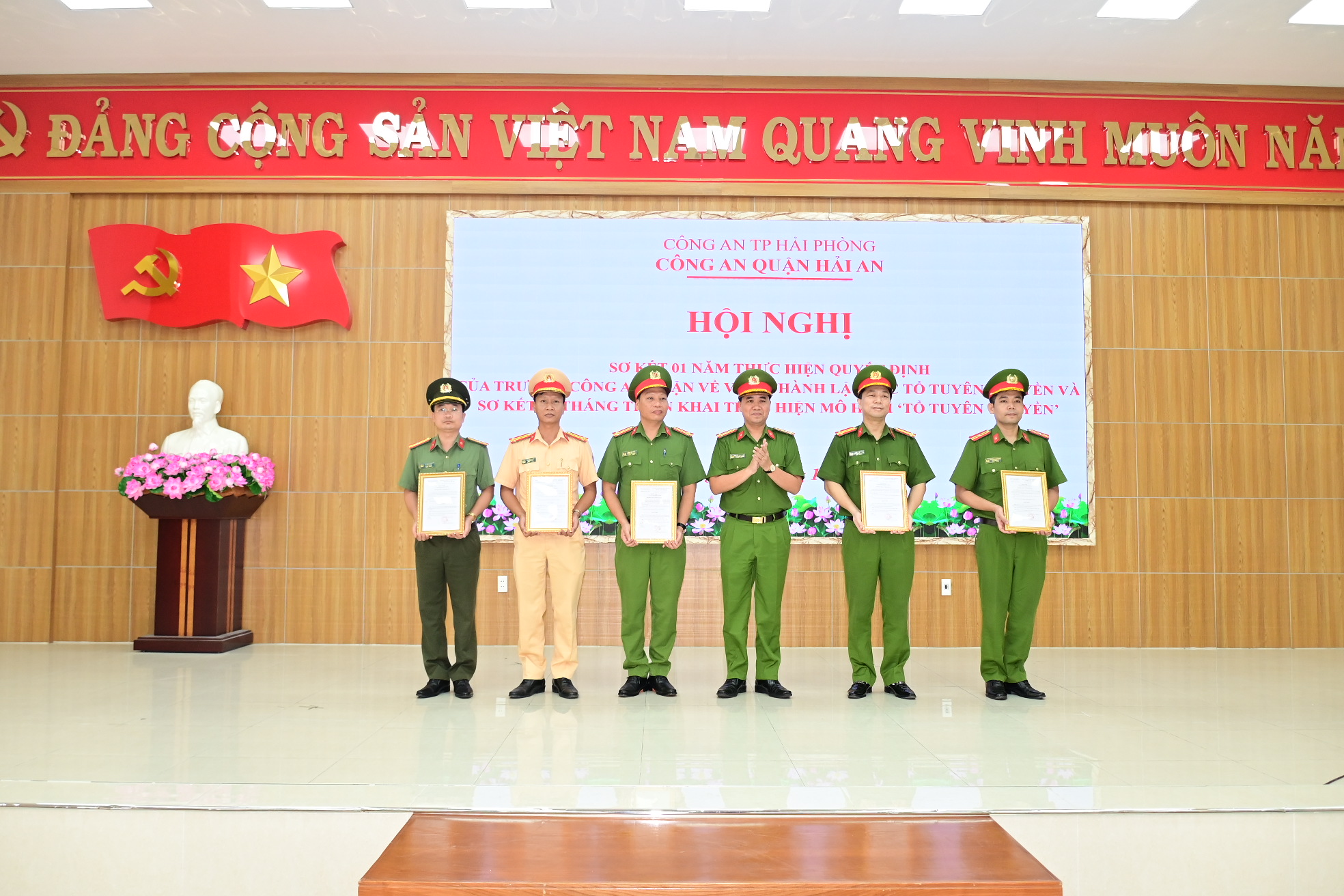 Công an quận Hải An sơ kết 01 năm thành lập các Tổ tuyên truyền 06 tập thể và 14 cá nhân được khen thưởng